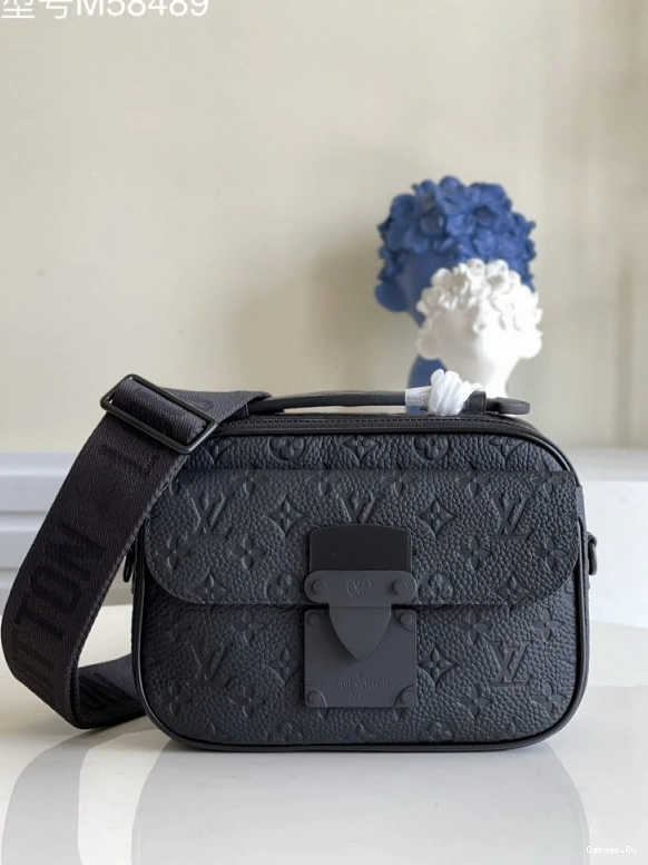 VUITTON LOUIS LOCK S MESSENGER 0413